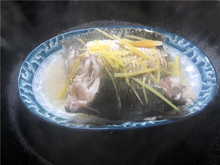 不论做什么鱼，都别放这2种调料，大厨教你一招，鱼肉鲜嫩无腥味（鱼类放什么调料）
